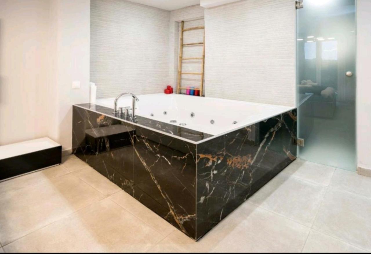 Romantic Jacuzzi Apartment Athens Exterior photo